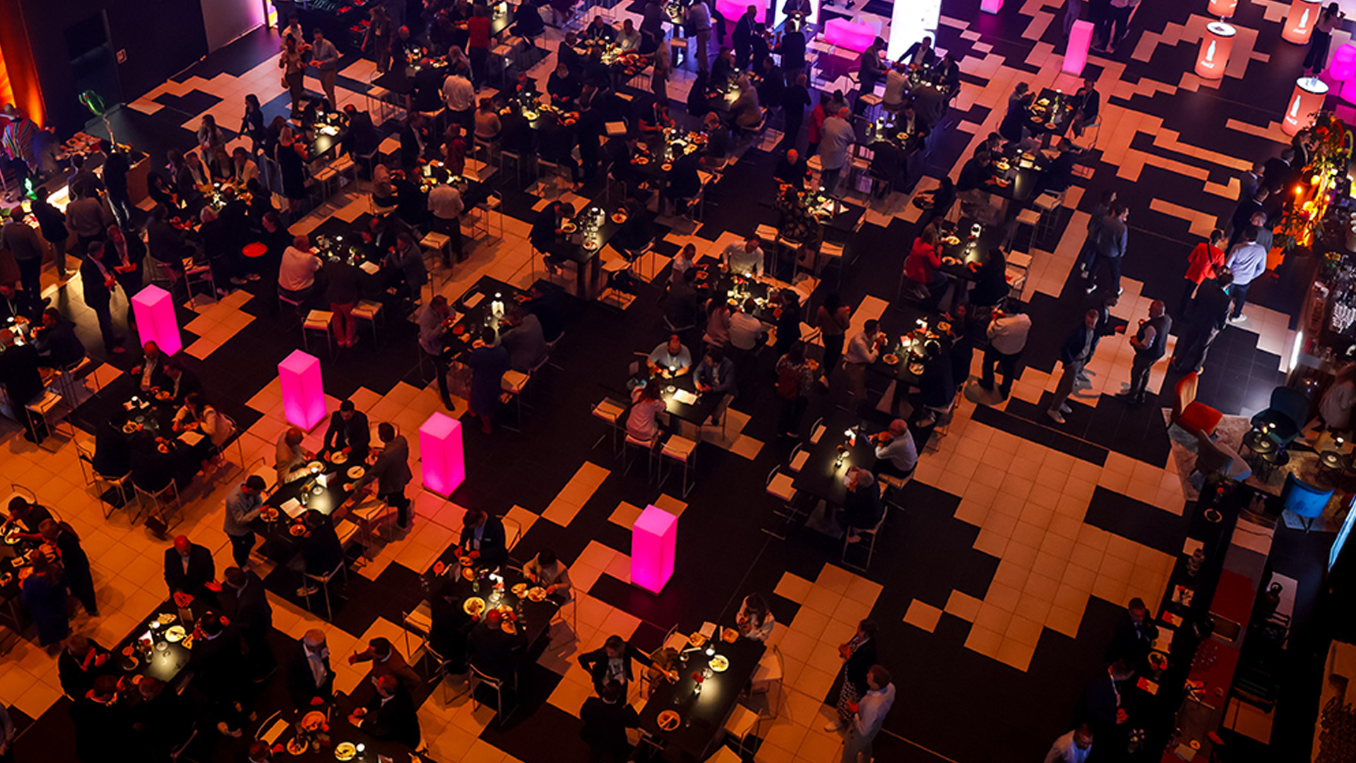 Eine Draufsicht der ECR iN MOTiON Party