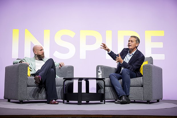 Dominic von Proeck Gründer von Leaders of AI und Christoph Werner Geschäftsführung von dm-drogerie markt im Dialog bei ECR iN MOTiON 2026